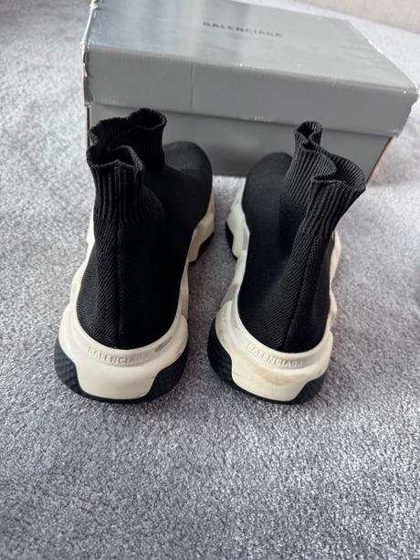Balenciaga 37, 37