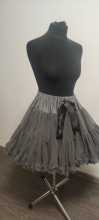 Dolly sukna, l