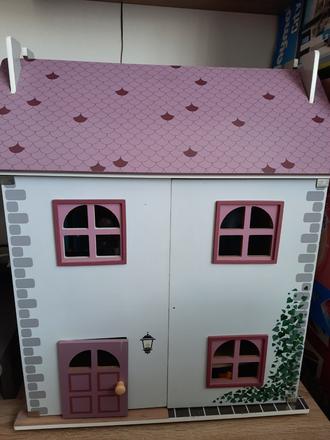 Domček pre bábiky s nábytkom, 