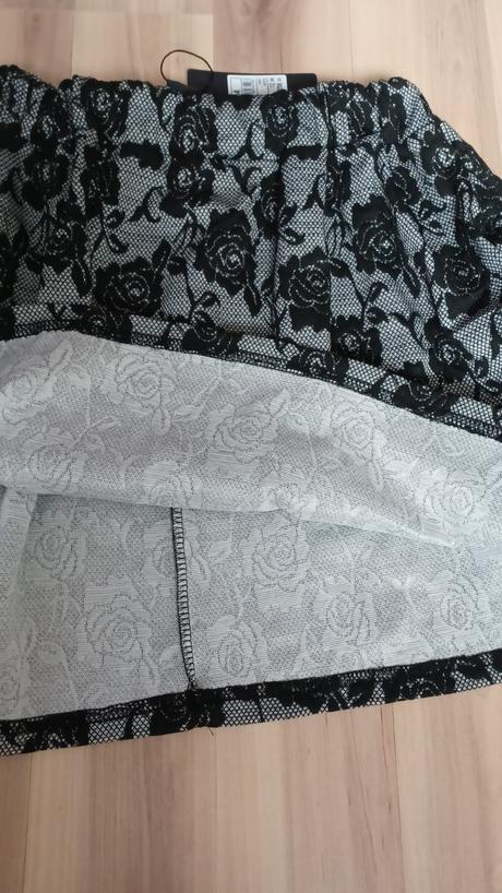 Kvetovaná sukňa, gate,34