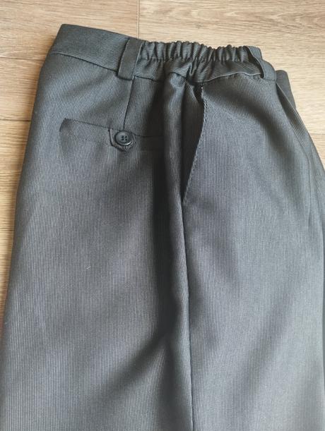 Oblek + košeľa + kravata, 140