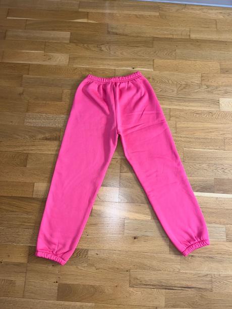 Rúžové tepláky, 164