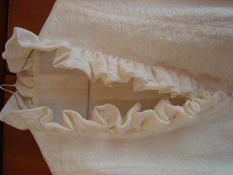 Satenovy kostým, 48