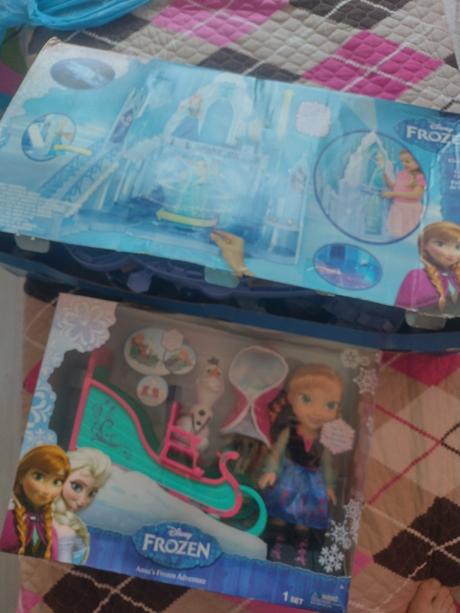 Frozen babika a zámok, 