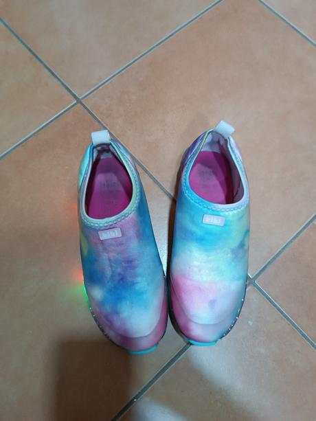 Svietiace tenisky, 34