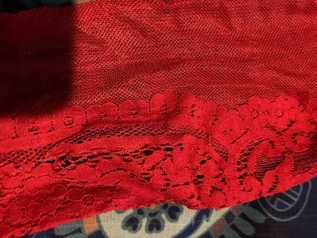 Červený krajkový top, 38