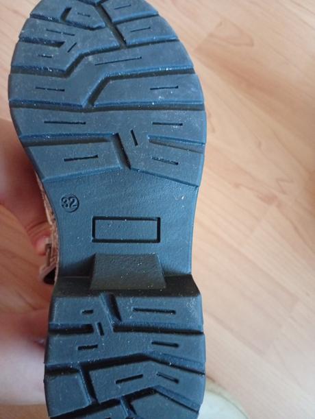 Prechodné čižmičky, 32