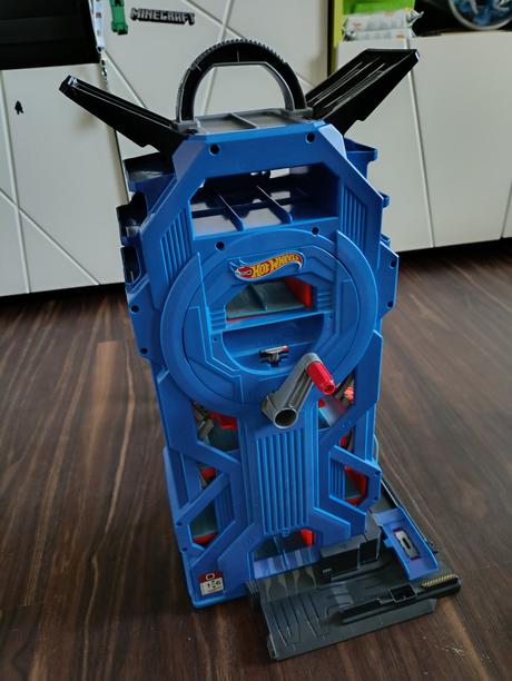 Hot wheels dráha garáž,