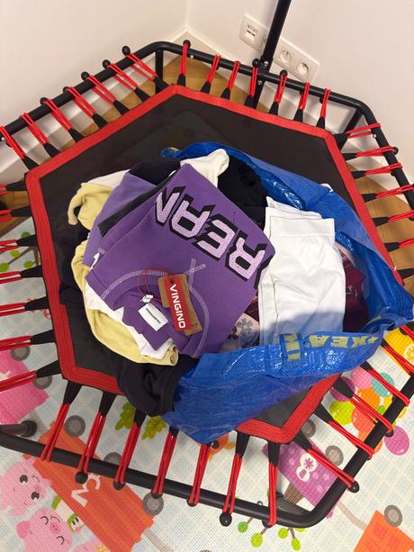 Balíky oblečenia, 140