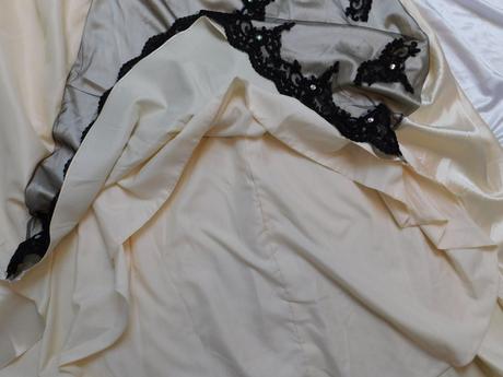 Velmi pekne spolocenske saty, 38