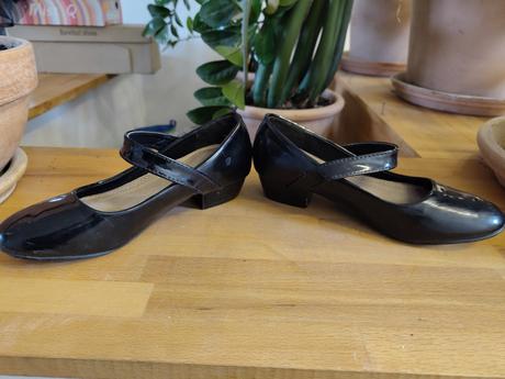 Lakovane klopkacky 33, 33