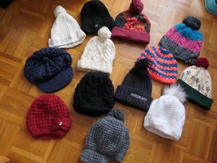 13 ks rozne kvalitne,krasne damske/detske ciapky, desigual,m