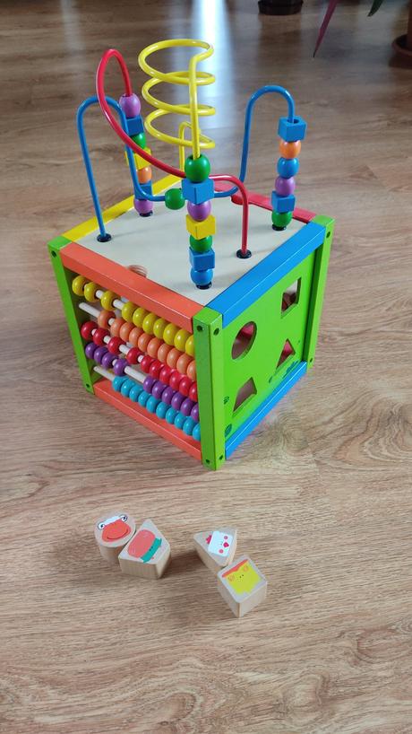 Hracia kocka jouéco, 