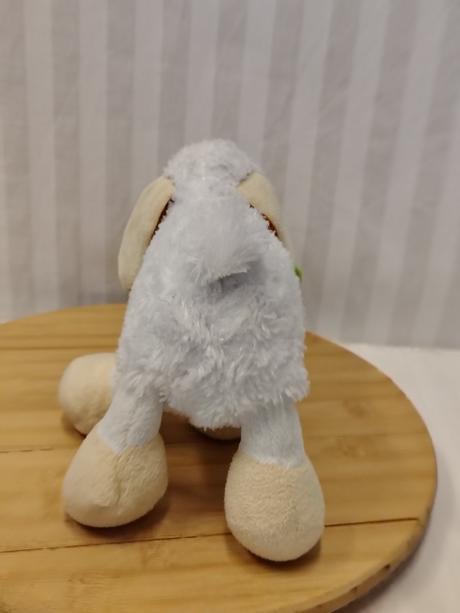 Plyšová biela ovečka s kvietkom, 19 cm,