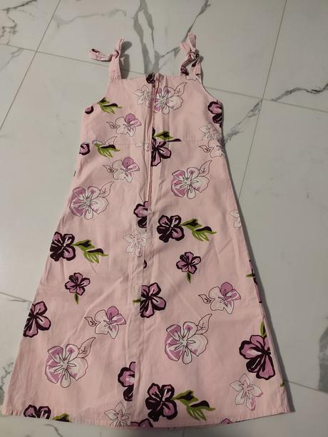 Dievčenské šaty, 128