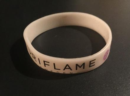 Silikonový náramok-indikátor uv žiarenia,