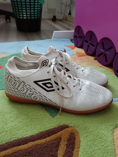 Halovky, umbro,40