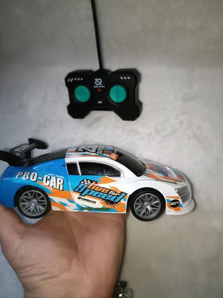 Autíčko na diaľkové ovládanie, 