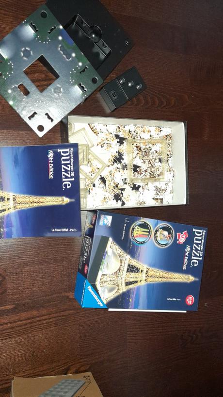 3d puzzle eiffelova veža svietiace,