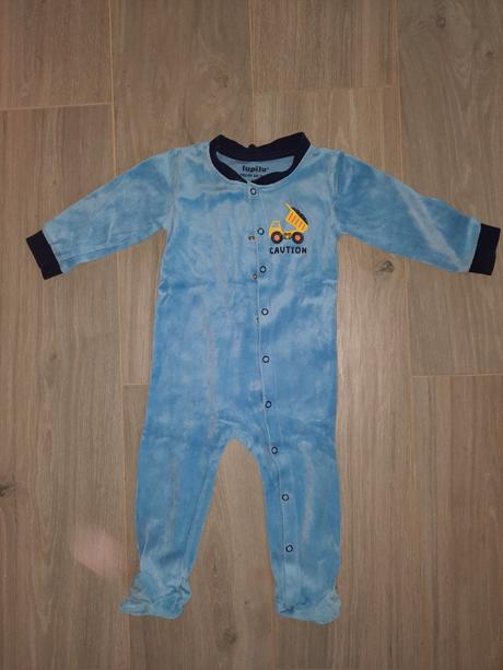 Flisove pyzamko s bagrom, lupilu,80