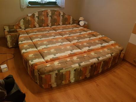 Predám manželskú posteľ, 