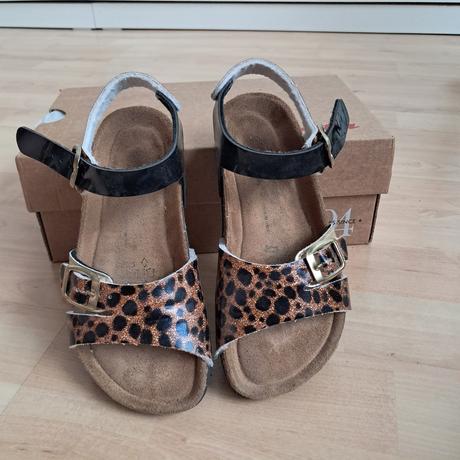 Sandalky, 30