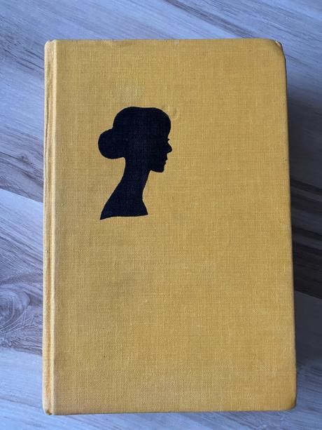 Krásna stará kniha žena v bielom willis collins,