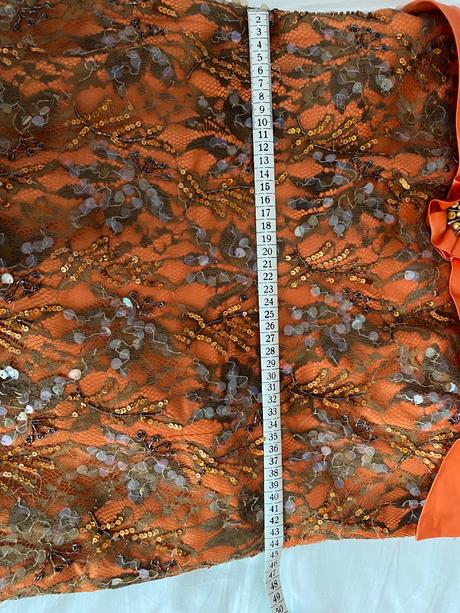 Spoločenské šaty, l