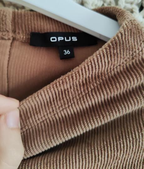 Zaujímavý svetrík opus, s