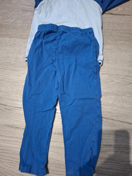 Modré pyžamo s autíčkami, sinsay,104