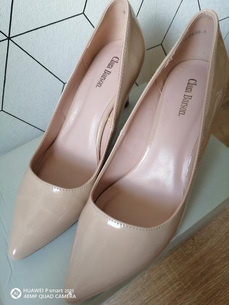 Špicaté lesklé béžové lodičky, clara barson,38