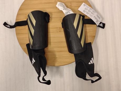 Nové detské futbalové chrániče holení adidas, v. s,