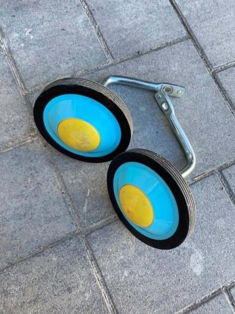 Bicykel s pomocnými kolieskami veľkosť 12, 12