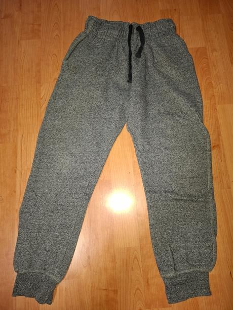 Chlapčenske tepláky, 146