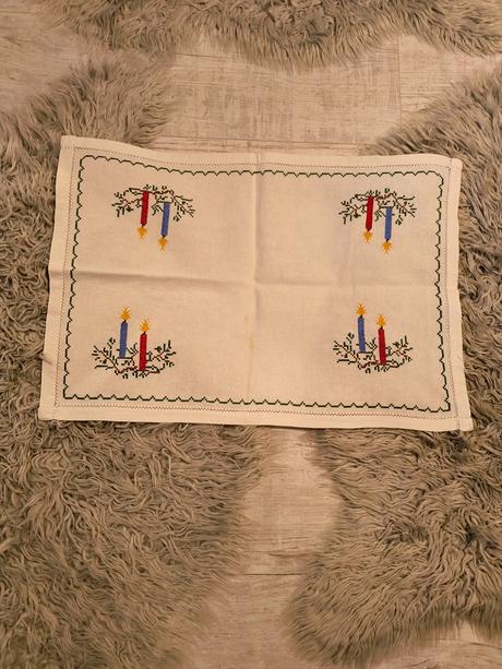 Vyšívané vianočné prestieranie, 