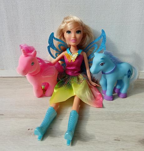 Bábika víla s jednorožcom a s poníkom,