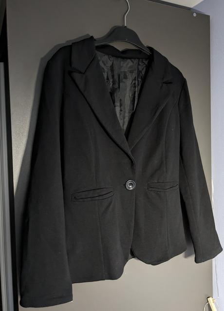 Čierne sako, s