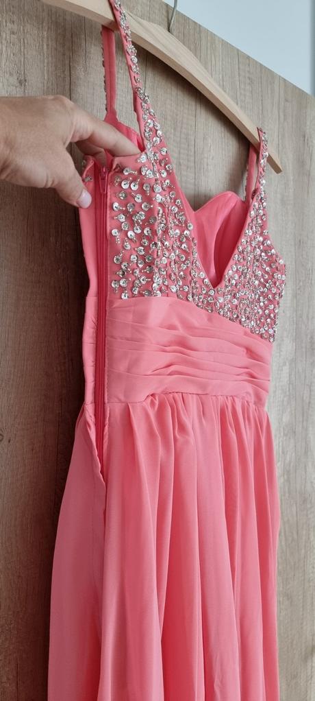 Spolocenske saty, 36