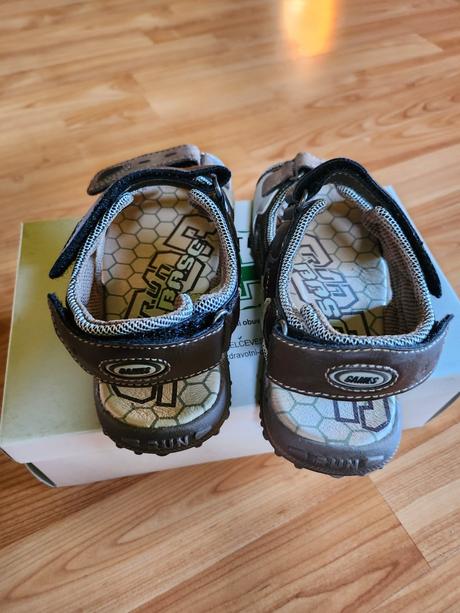 Nove sandalky hnede, santé,30 / 32 / 34