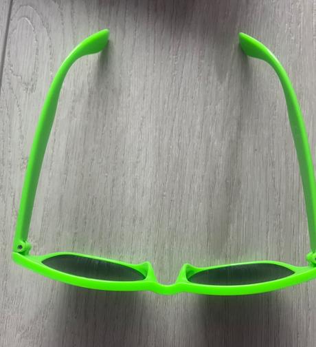 Zelene slnečné okuliare,