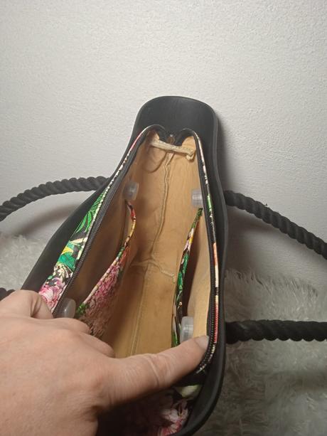 Kabelka s nápisom obag, 