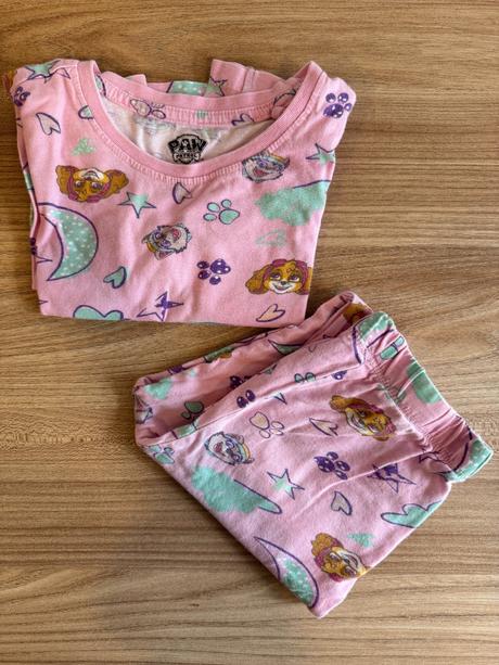 Dievčenksé pyžamo, 92