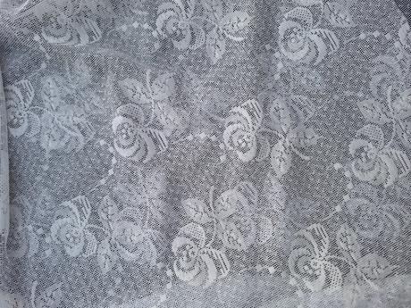 Málá záclonka s vlnovkami, 