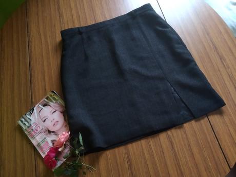 Dámska sukňa so strieborným odleskom, 42