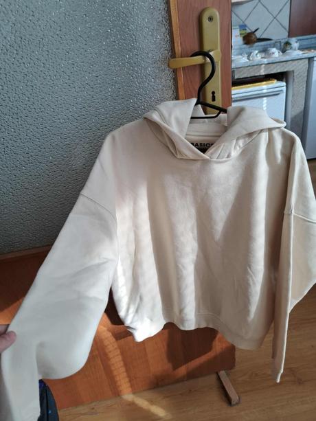Balík aj nenosených vecí pre dievča, s