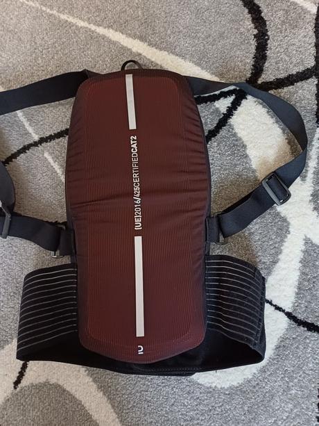 Chránič chrbtice na lyže a iné športy., 