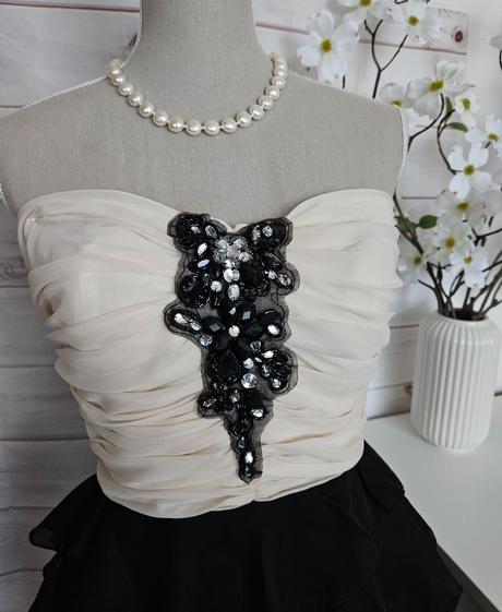 Pekné volánkové šaty, m