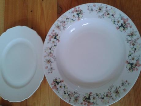 Porcelán spolu 45 eur,