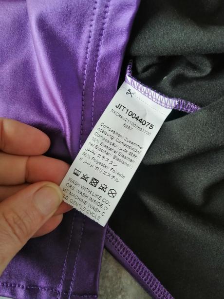 Fialové jedinečné lesklé pružné šaty vs-m, m