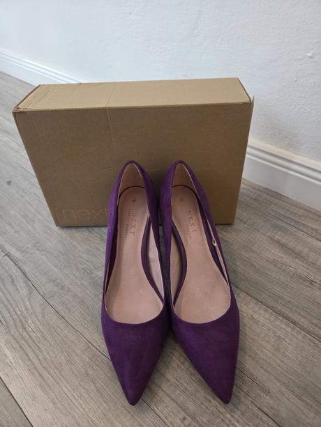 Fialové lodičky, next,41